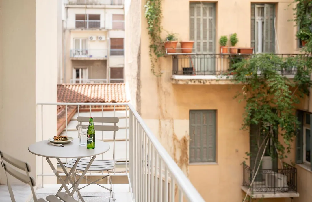 Mooeve Exarchia-1